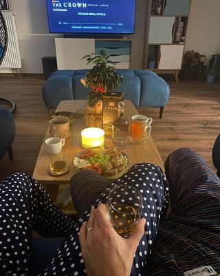 Tak na tu sobotu, De-Sirčáci 🥃 #pyzamovekalhoty #ceskavyroba #ceskydesign #usiteslaskou #sobota #sobotavecer #sklenicerumu...