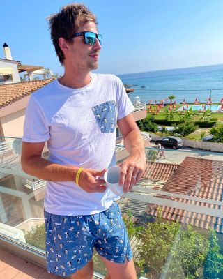 Takový ten typický ranní den s kávou☕️ a sluníčkem 🌞 A už jste vyzkoušeli náš nový pyžamový set? #pyzamo #pyzamovyset...